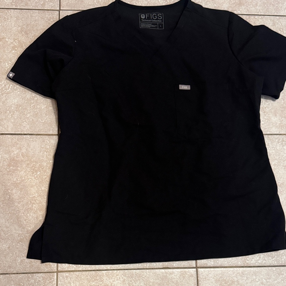 GUC women’s figs top